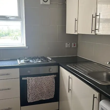 Stockwell Apartment- Ground Floor